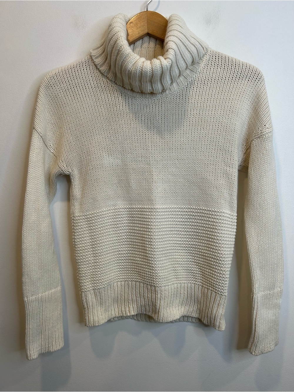 Gap Textured Knit Chunky Turtleneck Sweater Cream